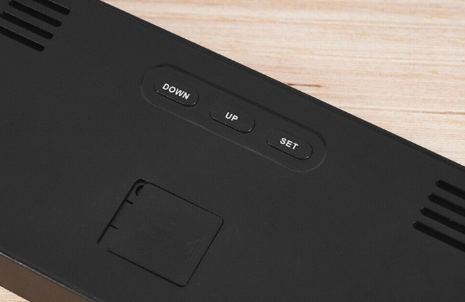 Ceas Digital AT PERFORMANCE®, de Masa si de Perete cu Lumina Led, Calendar, Cronometru, Temperatura, Alarma, Termometru, Functie Snooze, Luminozitate Adjustabila, 24x9cm.